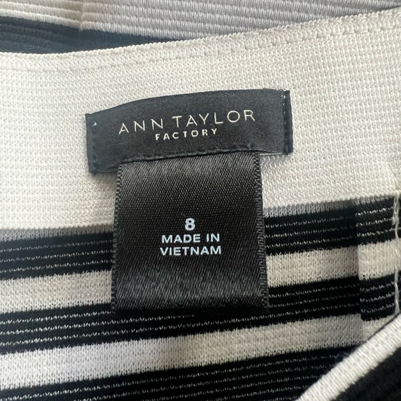 Ann Taylor Factory skirt 8. Excellent condition hidden back zip elastic waist - Picture 5 of 8